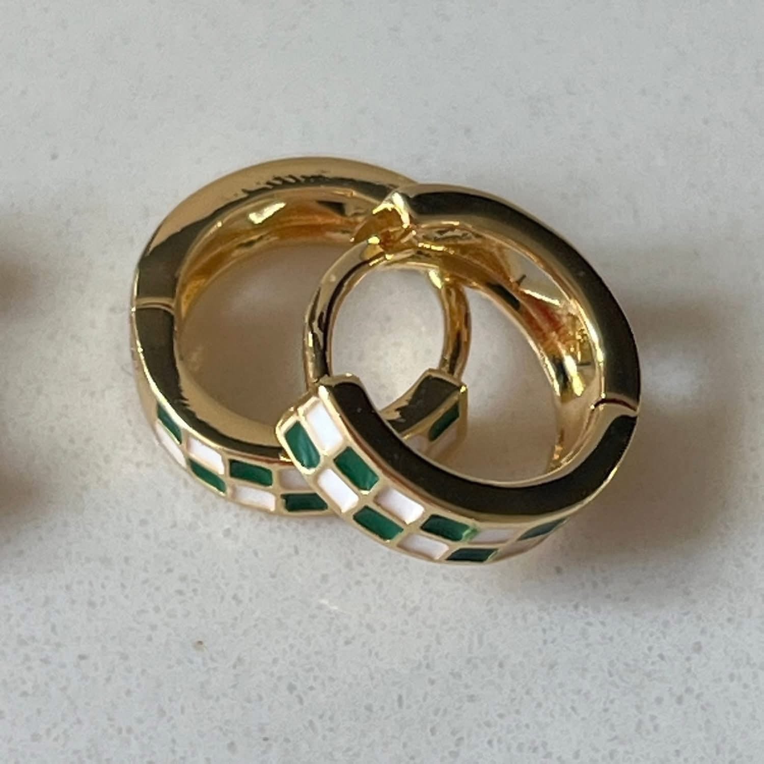 Checkered color earrings