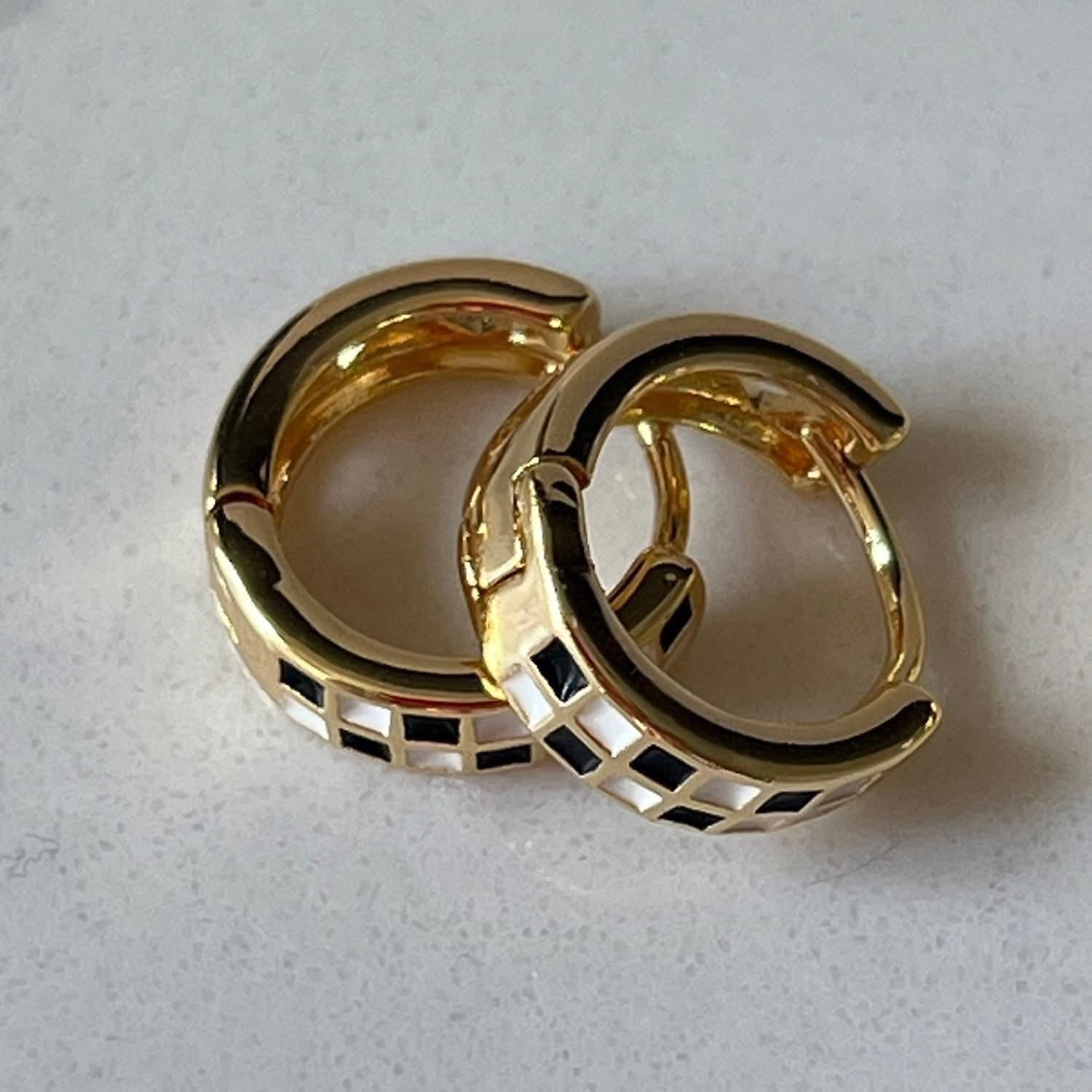 Checkered color earrings