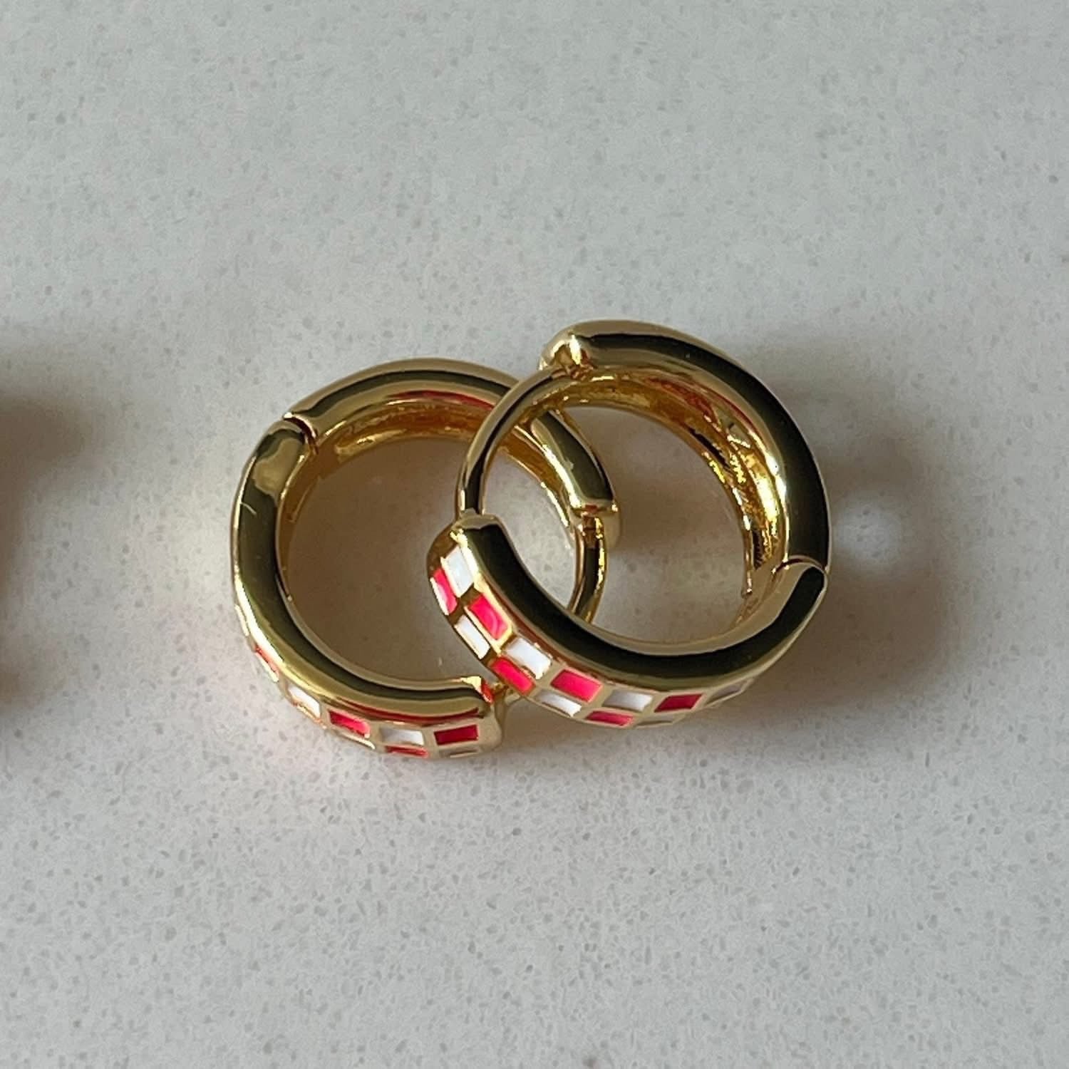 Checkered color earrings
